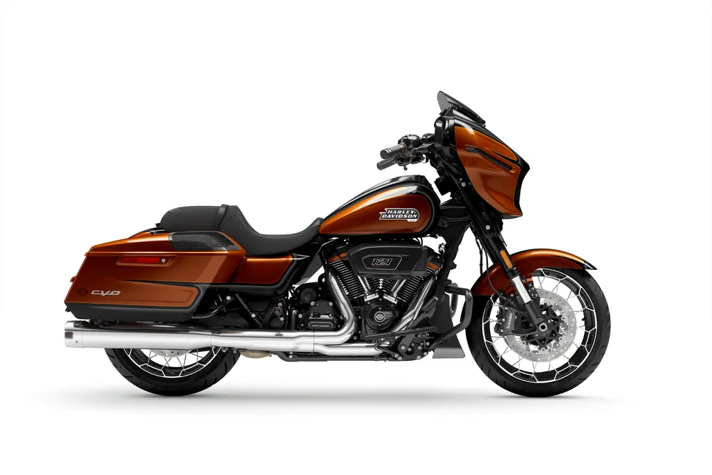 Right-side studio view of a 2023 Harley-Davidson CVO Street Glide FLHXSE.