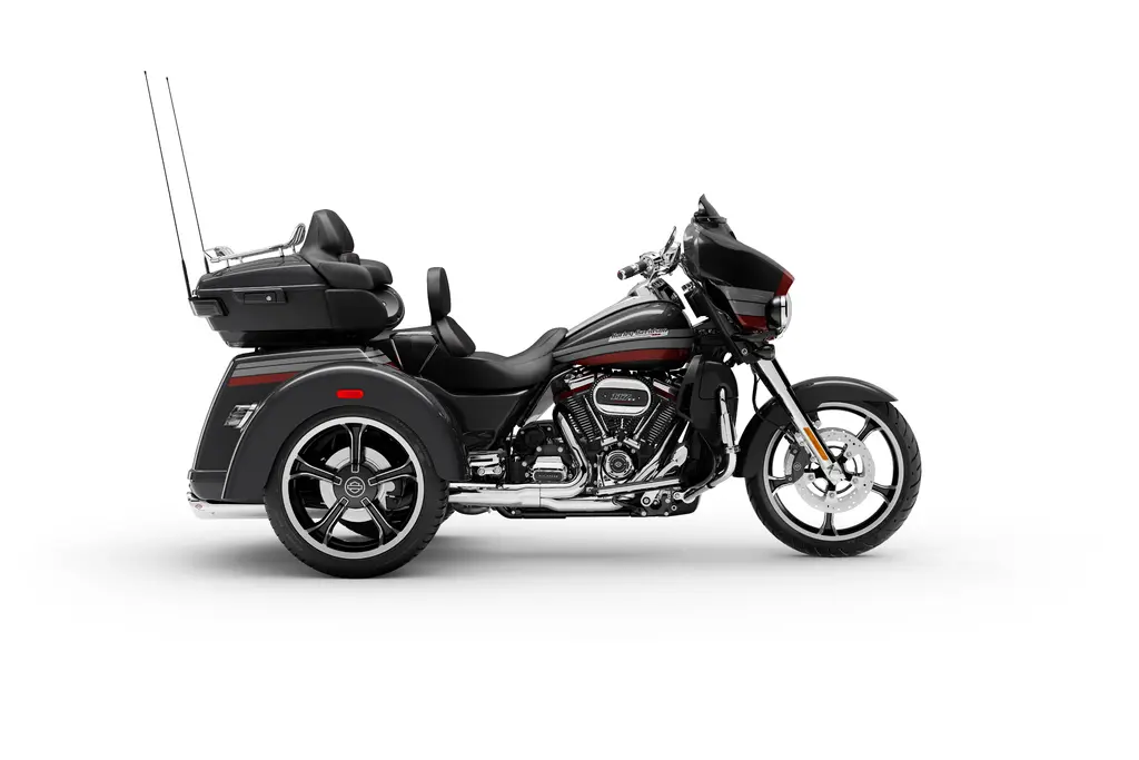 Right-side studio view of a 2020 Harley-Davidson CVO Tri Glide FLHTCUTGSE.