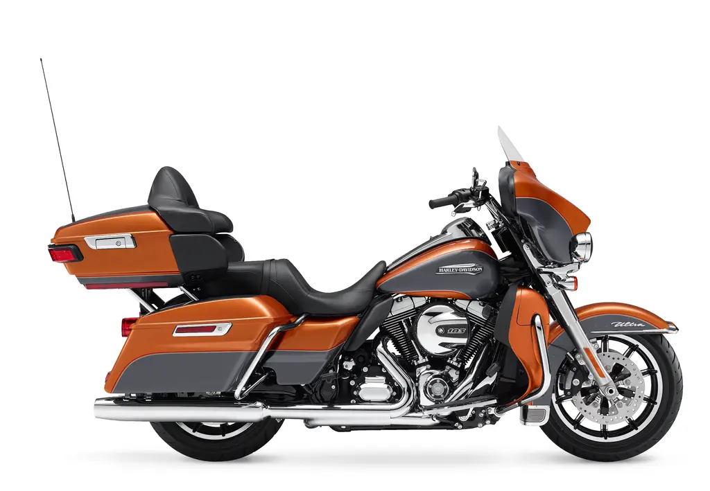 Right-side studio view of a 2016 Harley-Davidson Electra Glide Ultra Classic Low FLHTCUL.