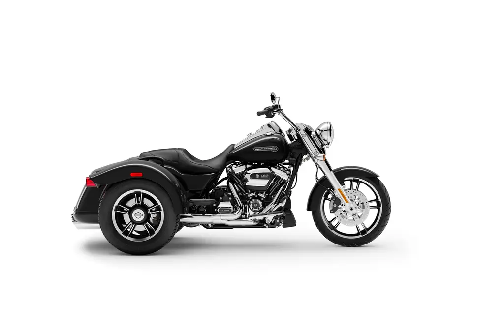 Right-side studio view of a 2020 Harley-Davidson Freewheeler FLRT.