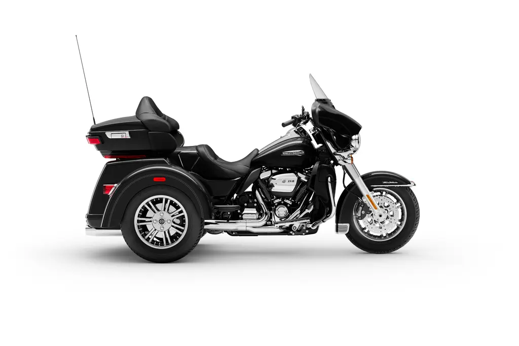 Right-side studio view of a 2020 Harley-Davidson Tri Glide Ultra FLHTCUTG.