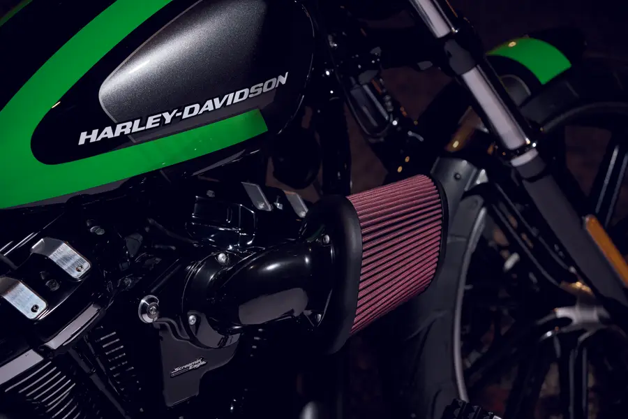 Screamin' Eagle high-flow air cleaner on Harley-Davidson Breakout FXB
